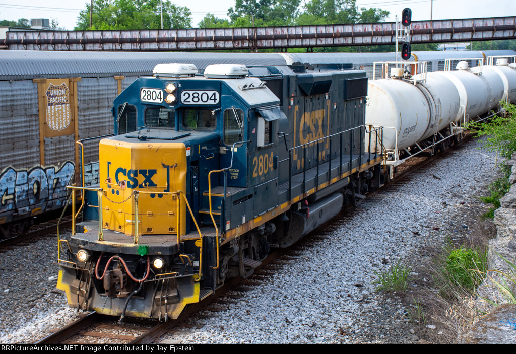 CSX 2804 shoves a local onto the double track at NE Boyce